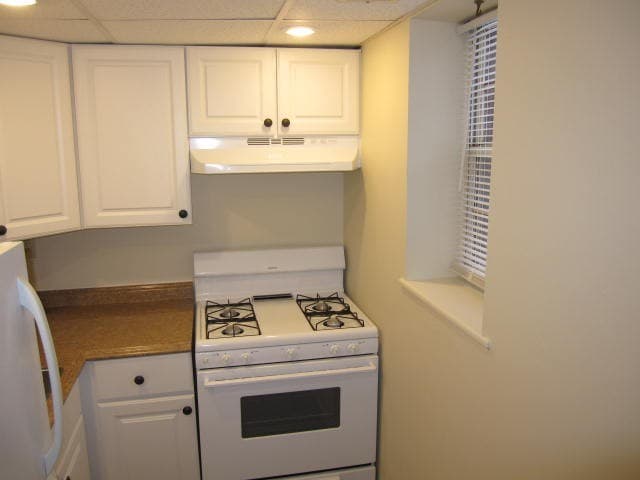 Mt. Lebanon Apartment: 200 Piper Drive