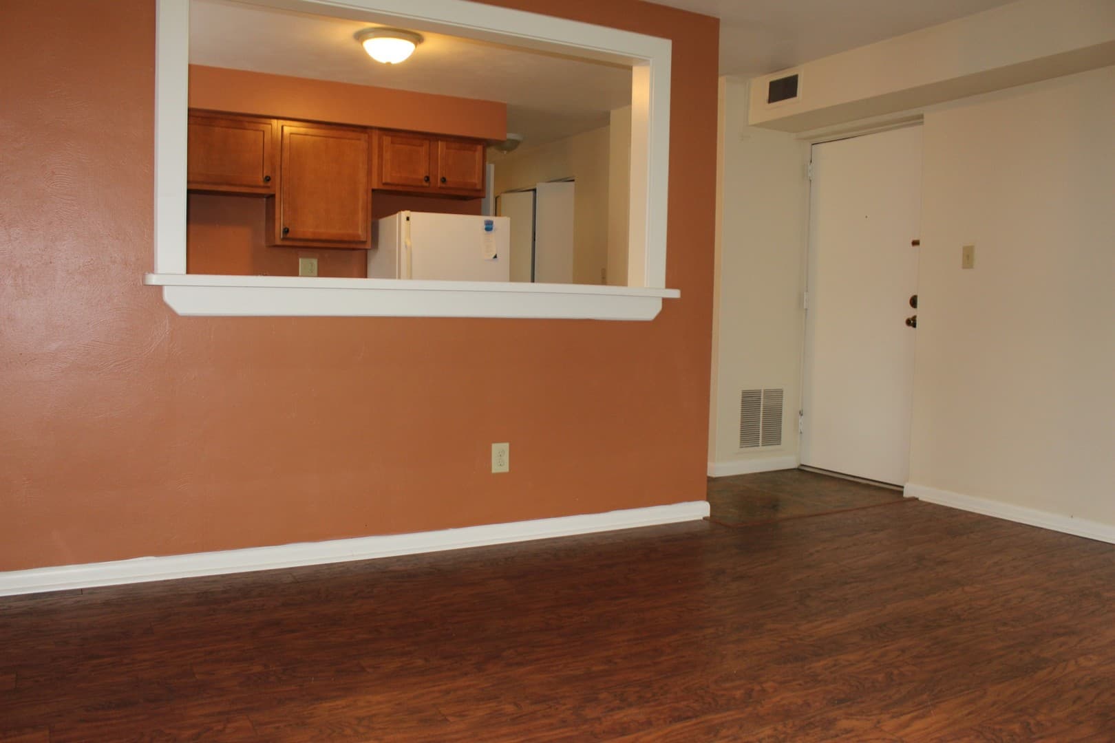 Edgewood Apartment: 111 Oakview Avenue