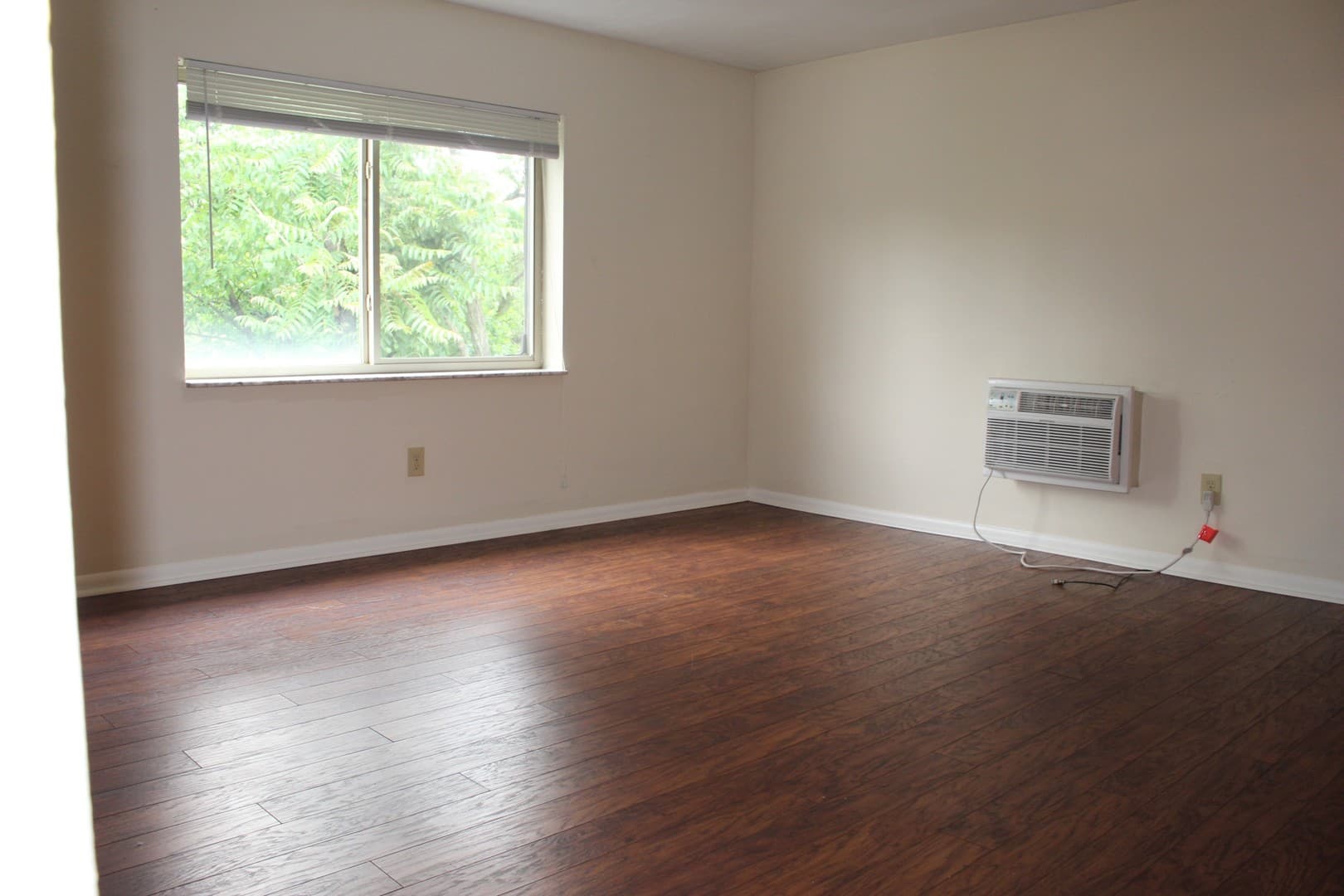 Edgewood Apartment: 111 Oakview Avenue