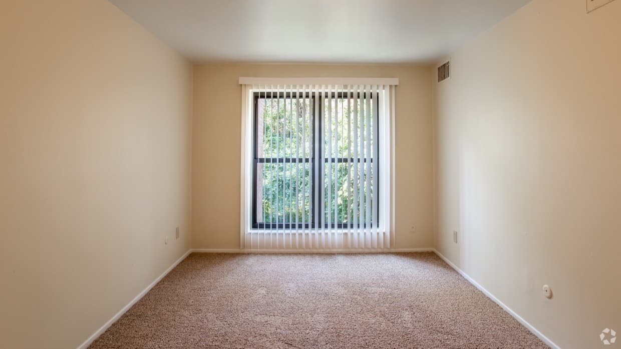 Mt. Lebanon Apartment: 200 Piper Drive