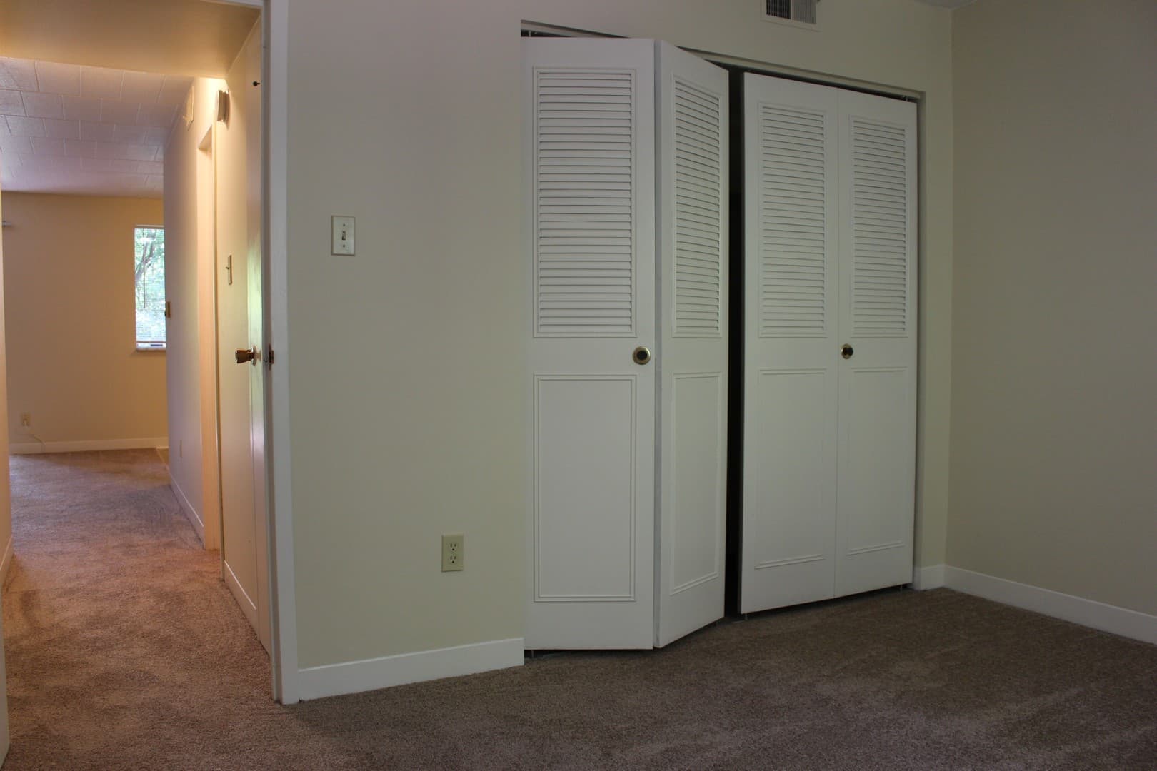 Swissvale Apartment: 2521 Milligan Way