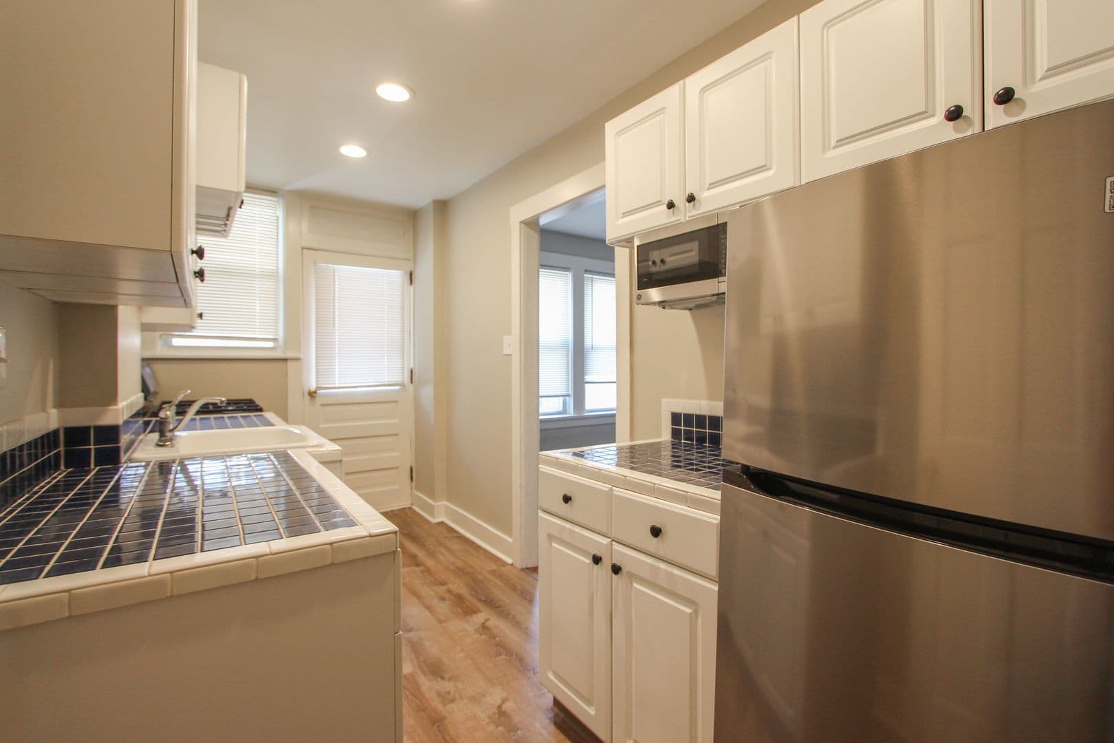 Pittsburgh Apartment: 323 Main Street