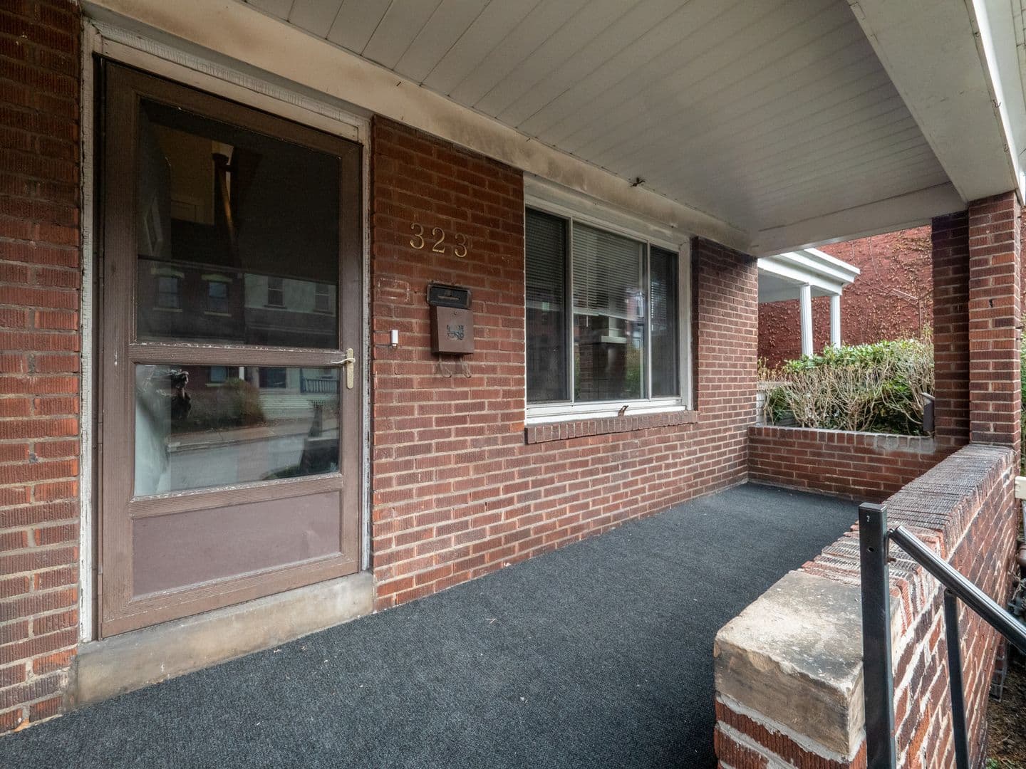 Pittsburgh Apartment: 323 Main Street