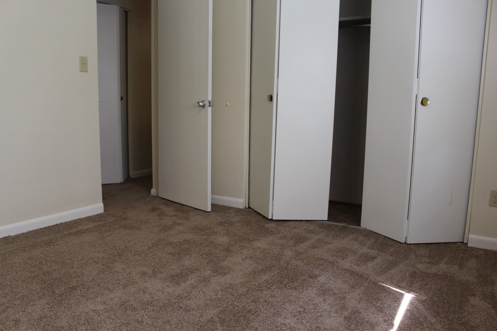 Edgewood Apartment: 111 Oakview Avenue