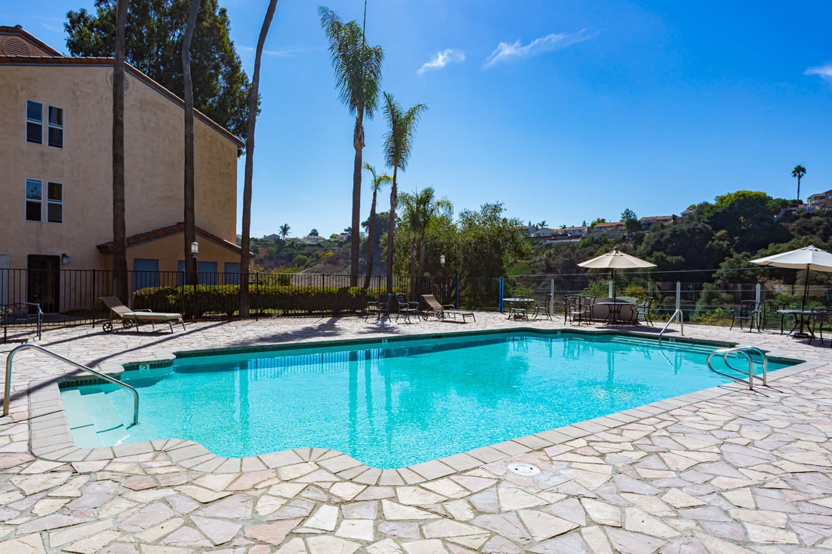 San Diego House: 7160 Shoreline Dr. #4314