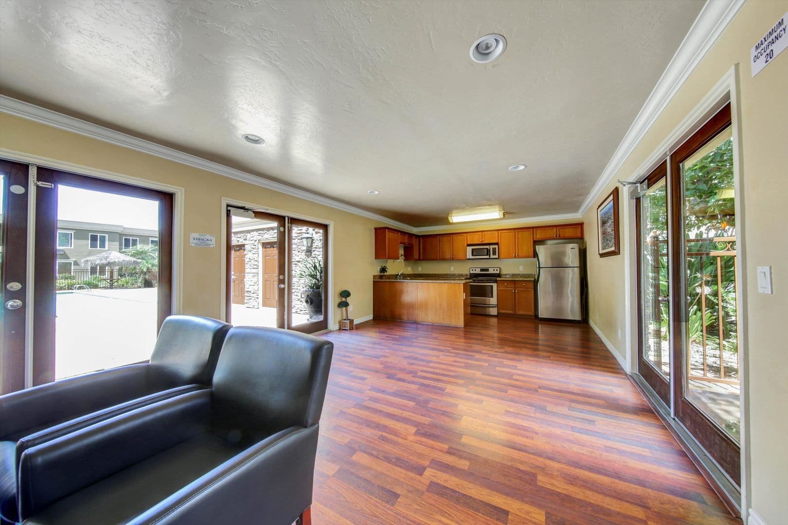 San Diego House: 792 Avocado Ave #47