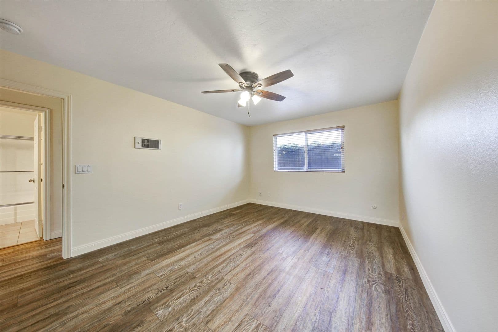 San Diego House: 792 Avocado Ave #47