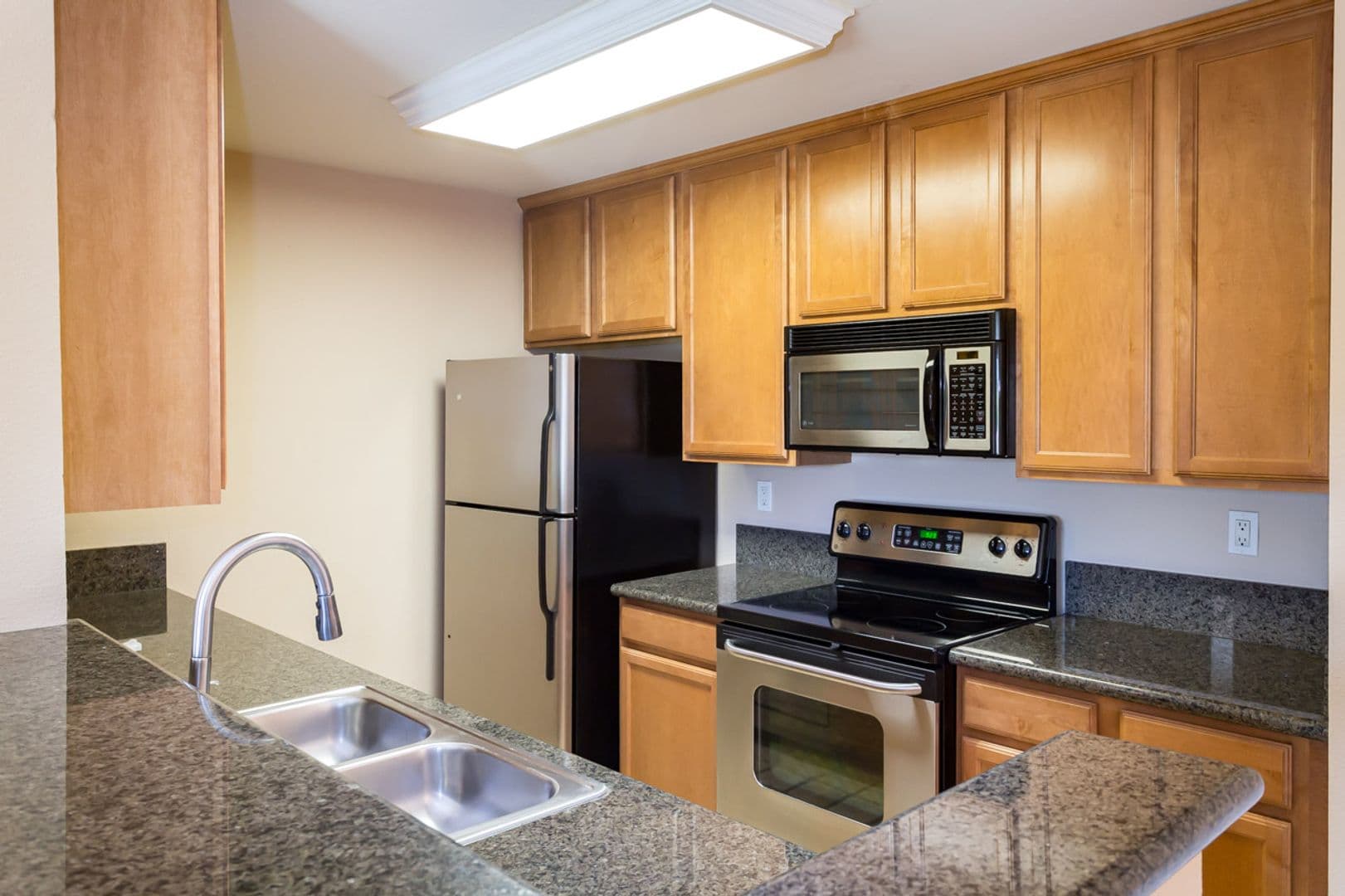 San Diego House: 7160 Shoreline Dr. #4314