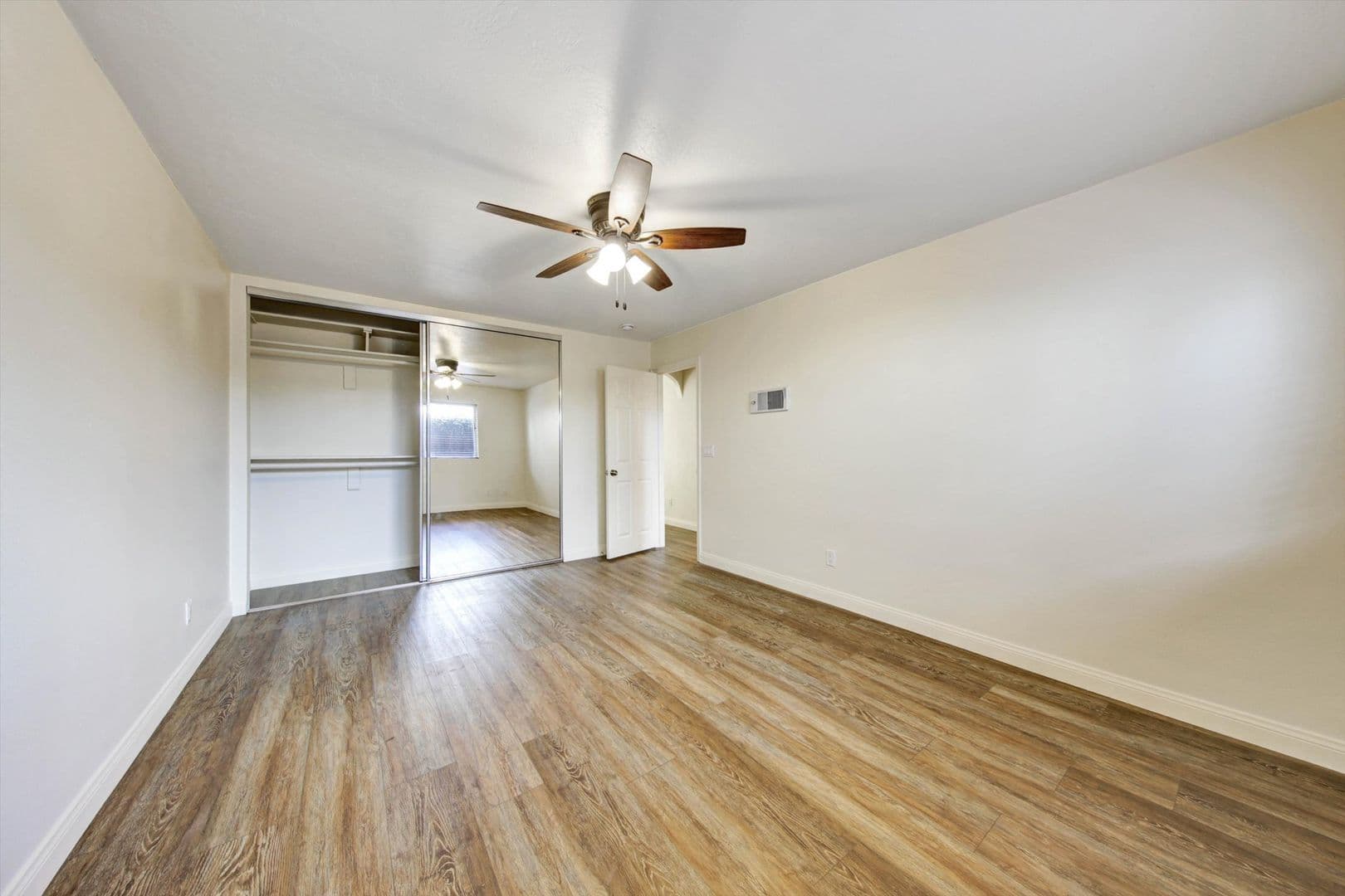 San Diego House: 792 Avocado Ave #47