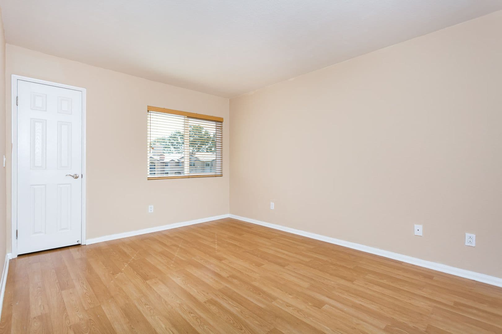 San Diego House: 7160 Shoreline Dr. #4314