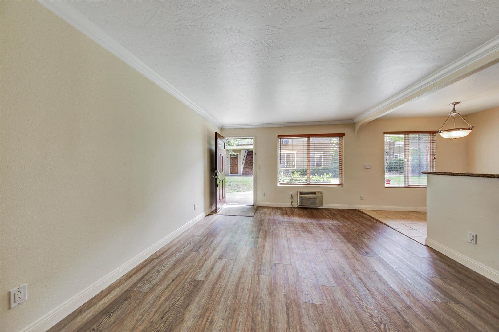 San Diego House: 792 Avocado Ave #47