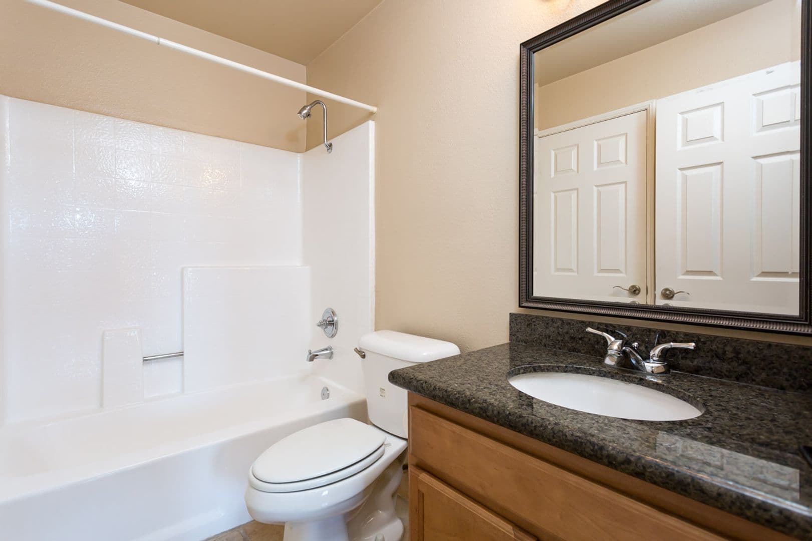 San Diego House: 7160 Shoreline Dr. #4314