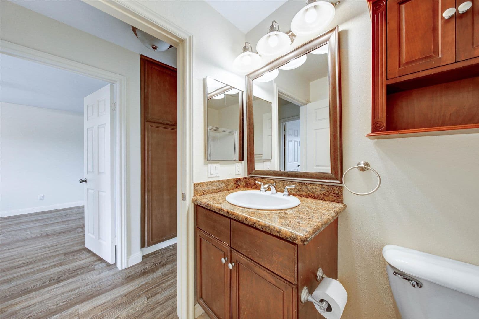 San Diego House: 792 Avocado Ave #47