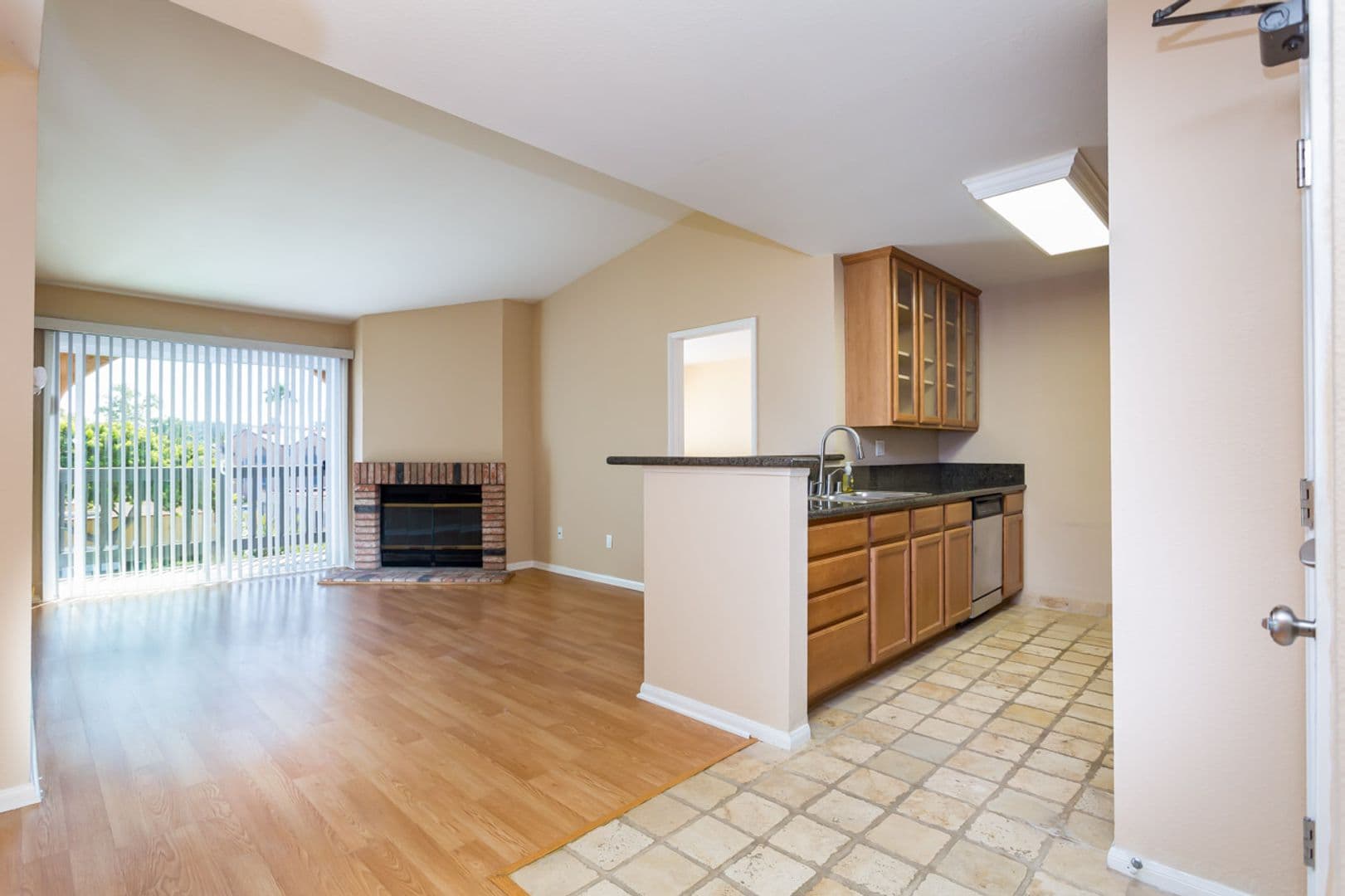San Diego House: 7160 Shoreline Dr. #4314