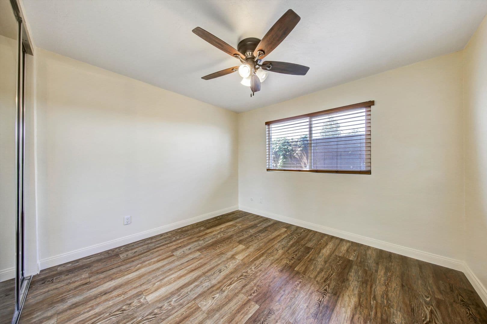 San Diego House: 792 Avocado Ave #47