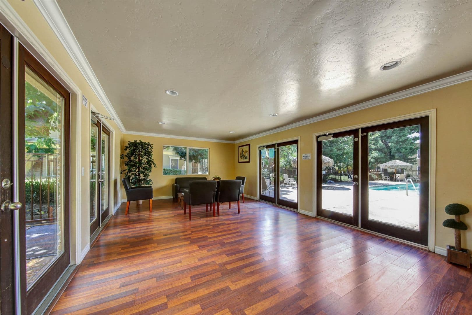 San Diego House: 792 Avocado Ave #47