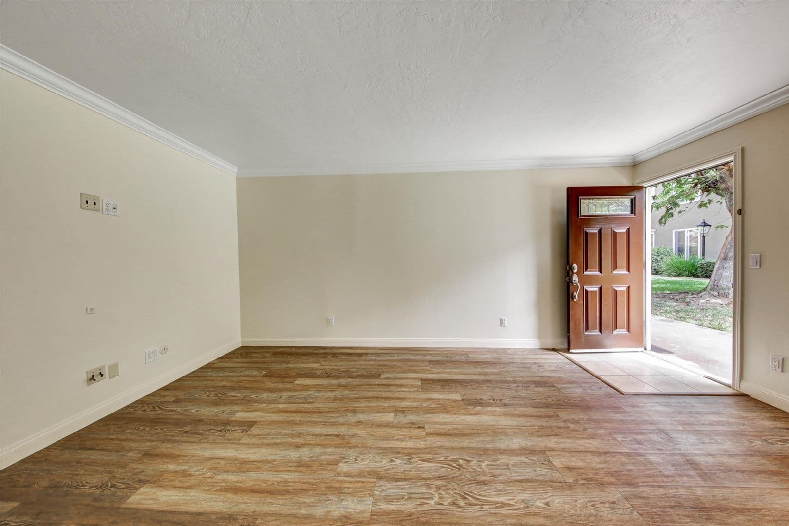 San Diego House: 792 Avocado Ave #47