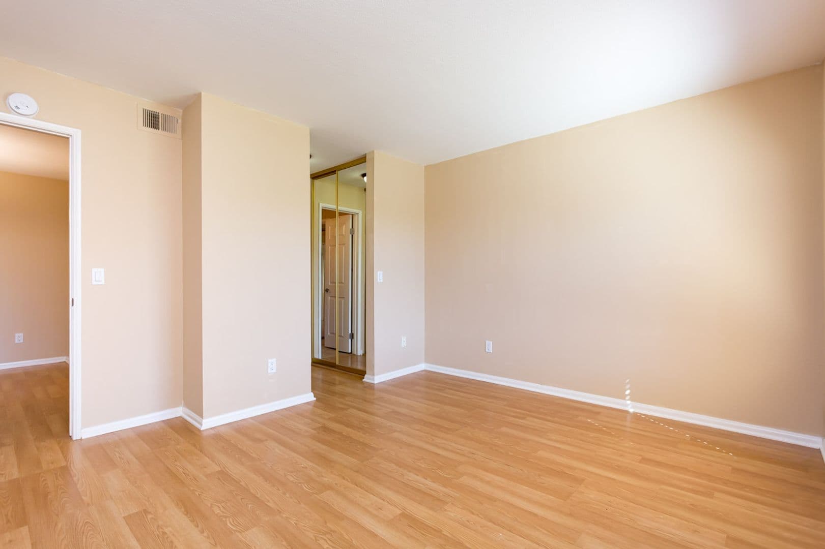 San Diego House: 7160 Shoreline Dr. #4314