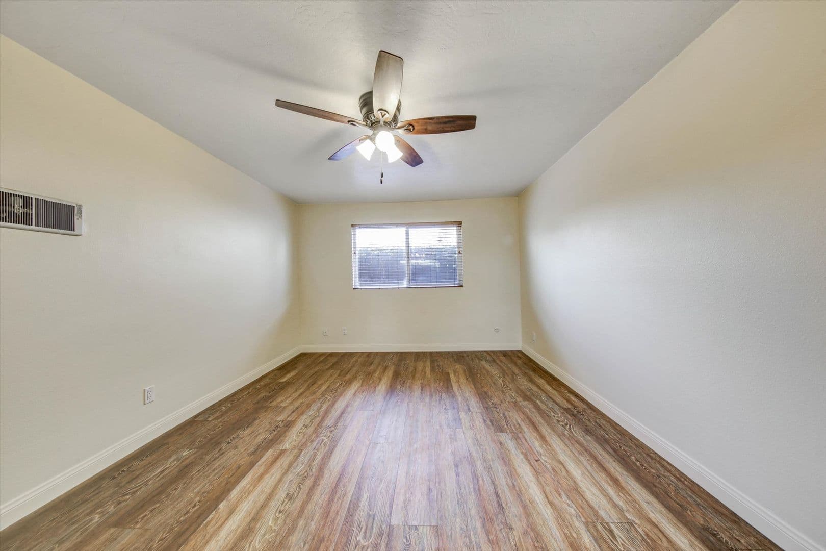 San Diego House: 792 Avocado Ave #47