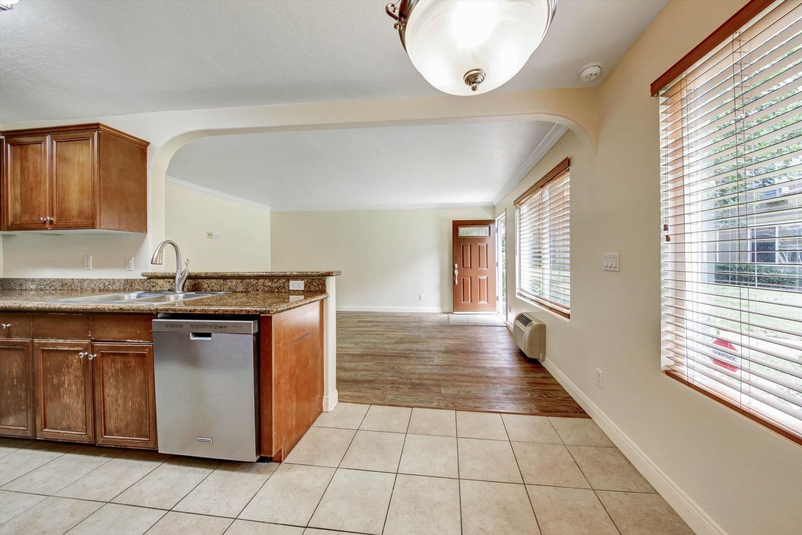 San Diego House: 792 Avocado Ave #47