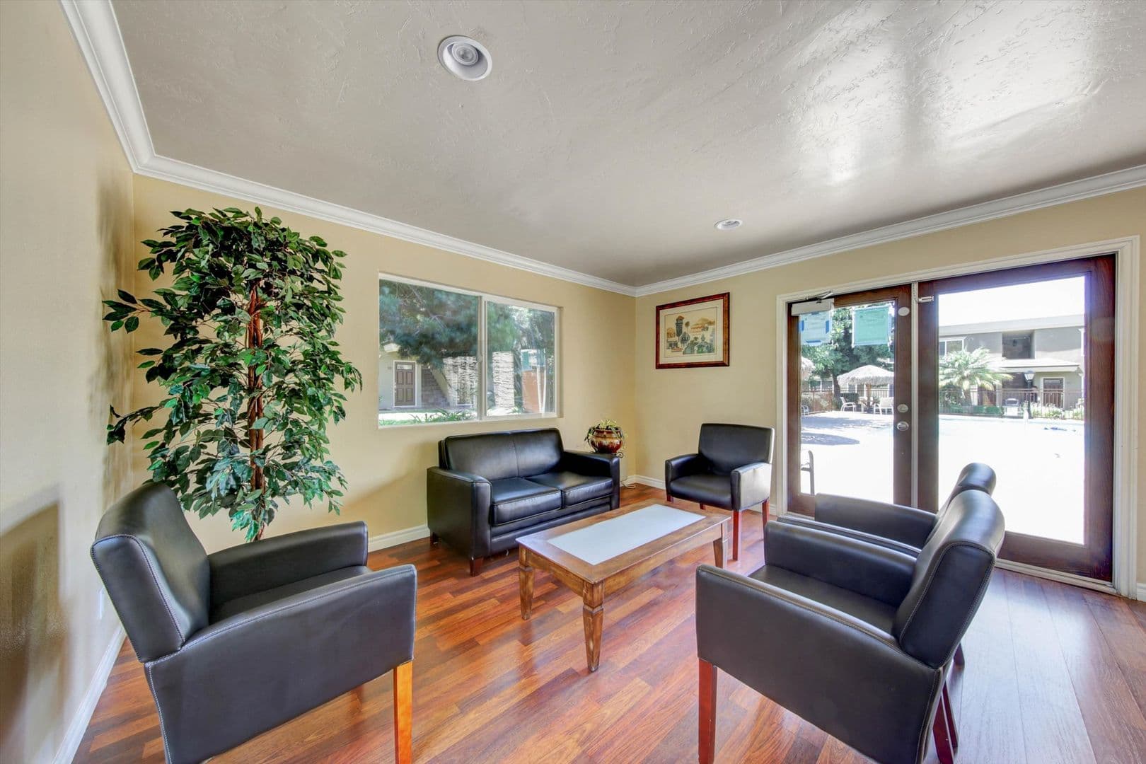 San Diego House: 792 Avocado Ave #47