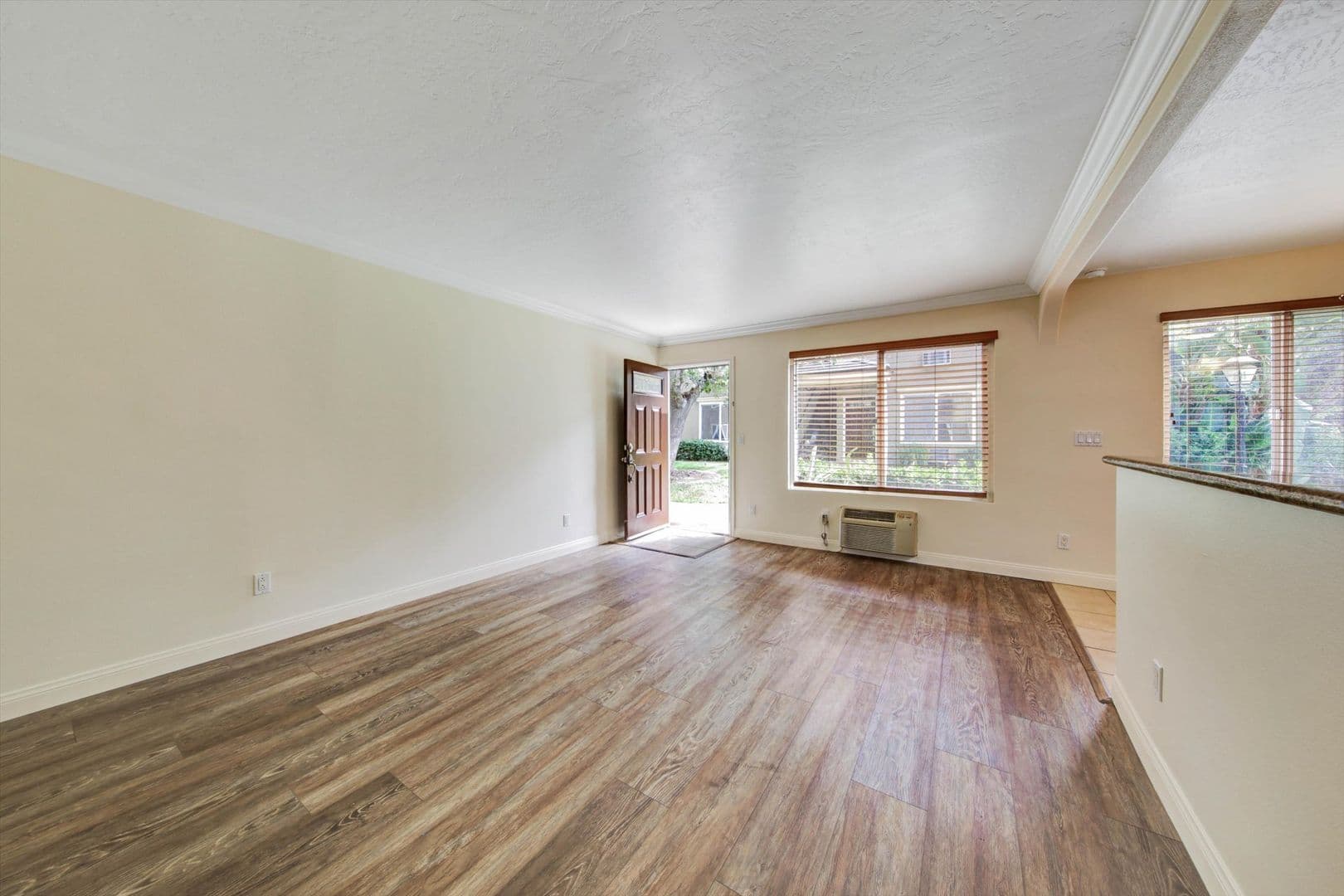 San Diego House: 792 Avocado Ave #47