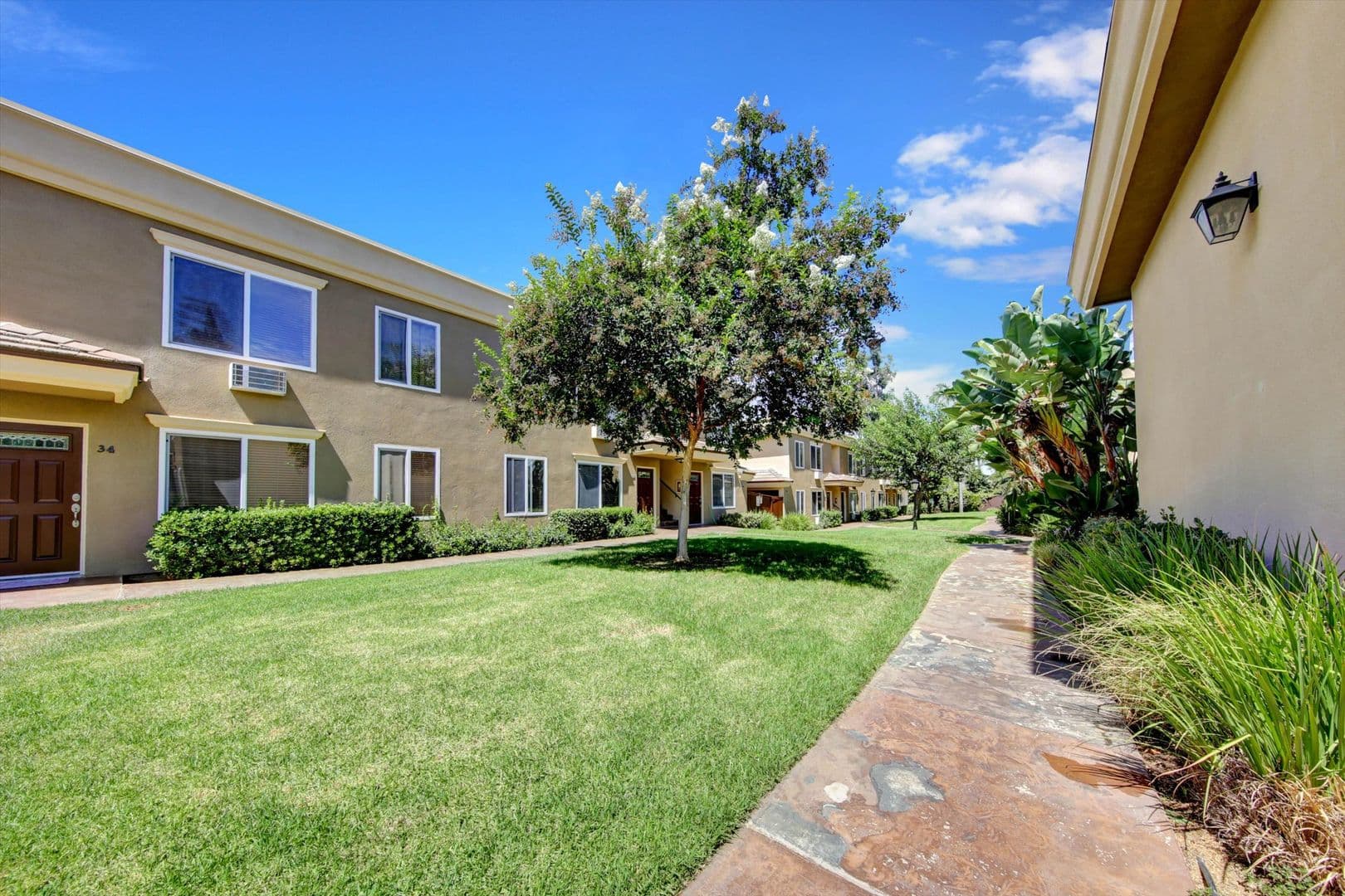 San Diego House: 792 Avocado Ave #47