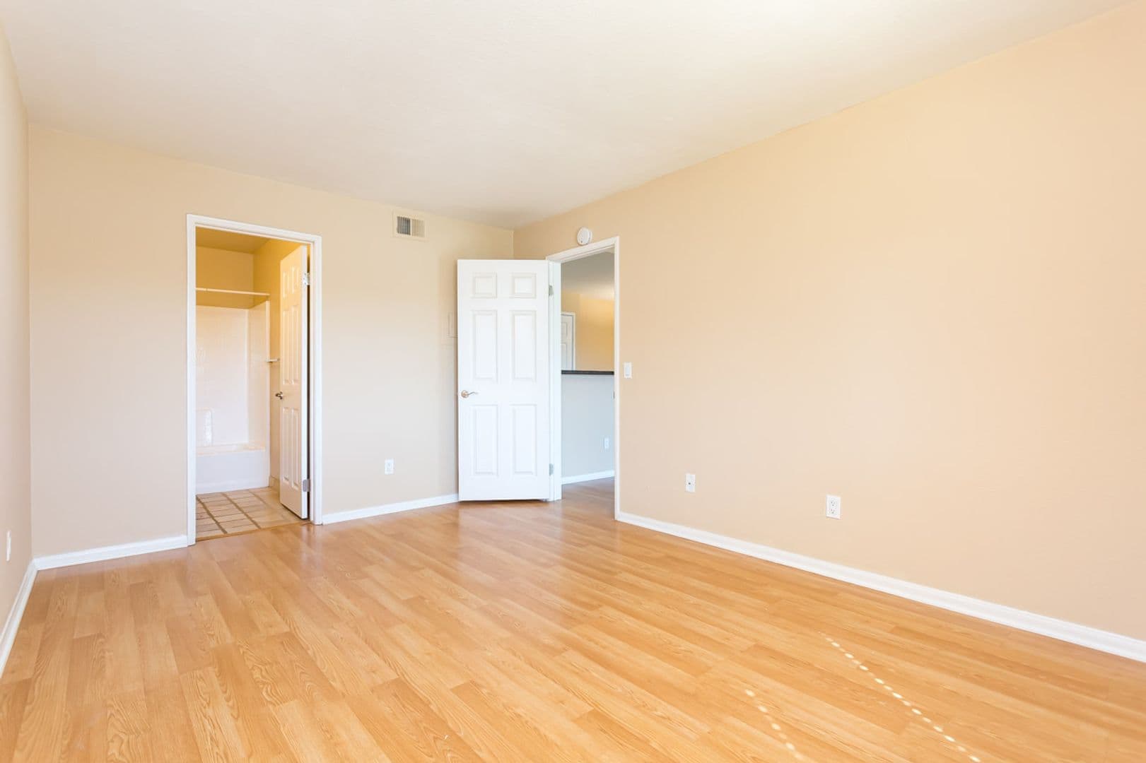 San Diego House: 7160 Shoreline Dr. #4314