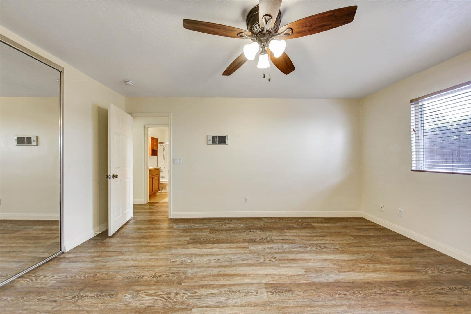 San Diego House: 792 Avocado Ave #47