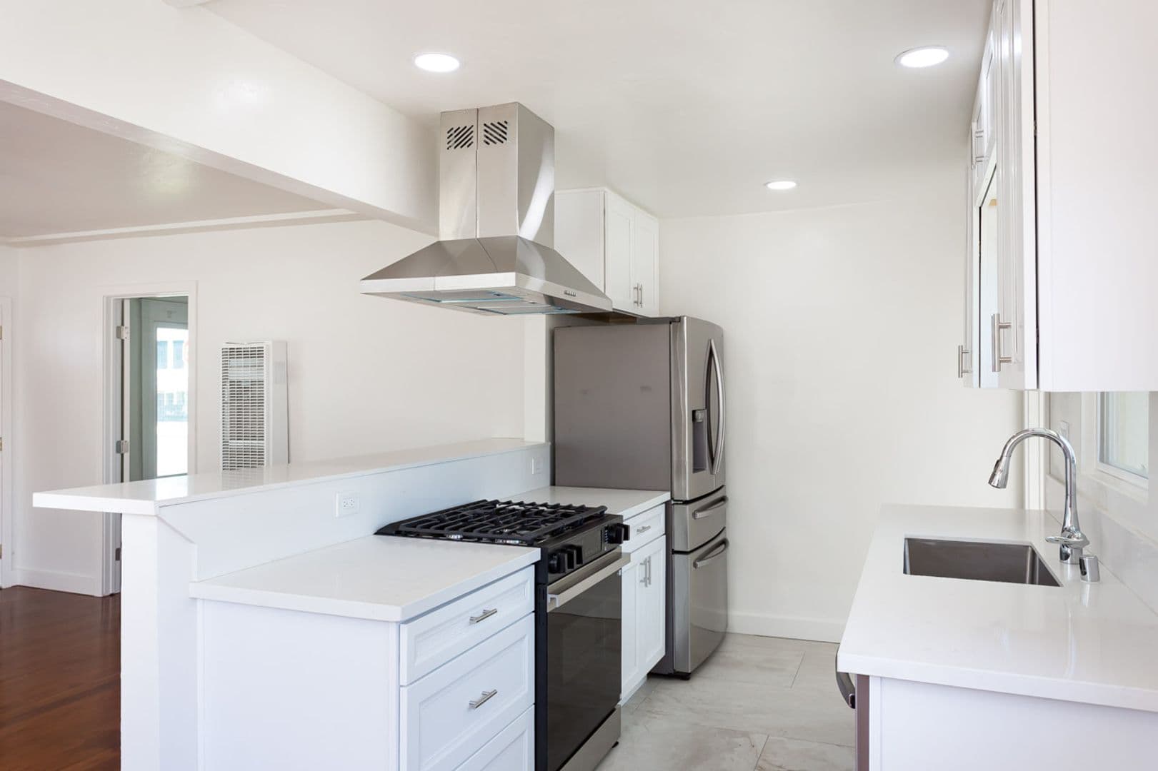 El Cajon House: 303 S Sunshine Ave