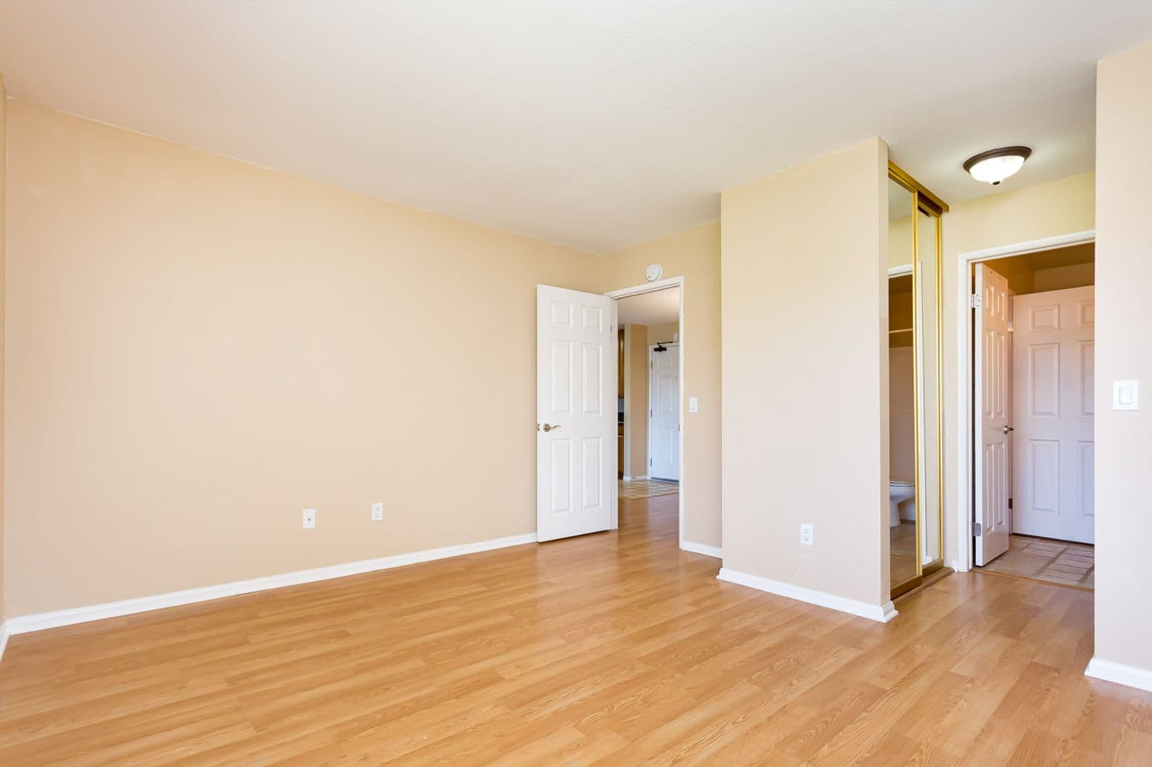 San Diego House: 7160 Shoreline Dr. #4314