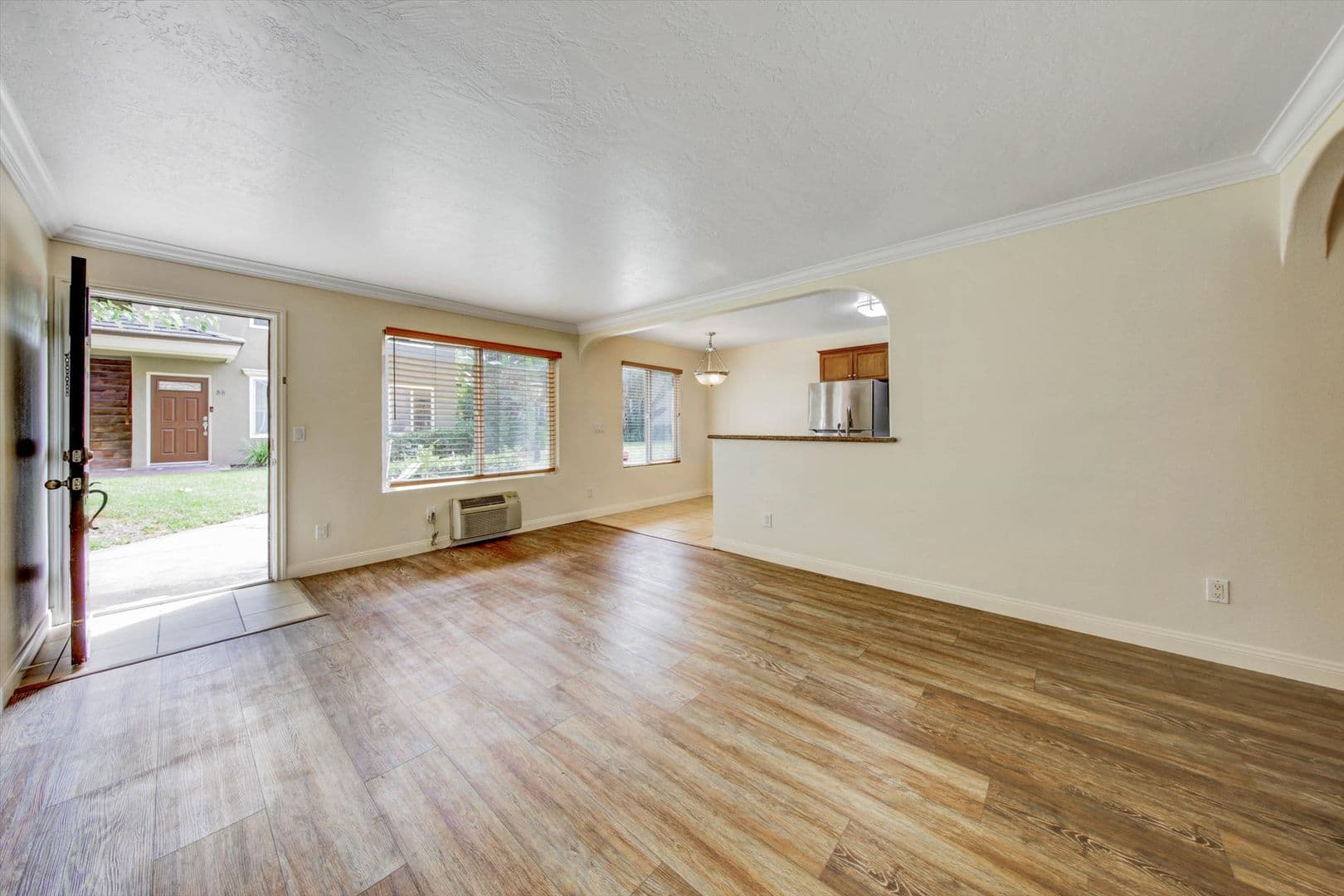 San Diego House: 792 Avocado Ave #47