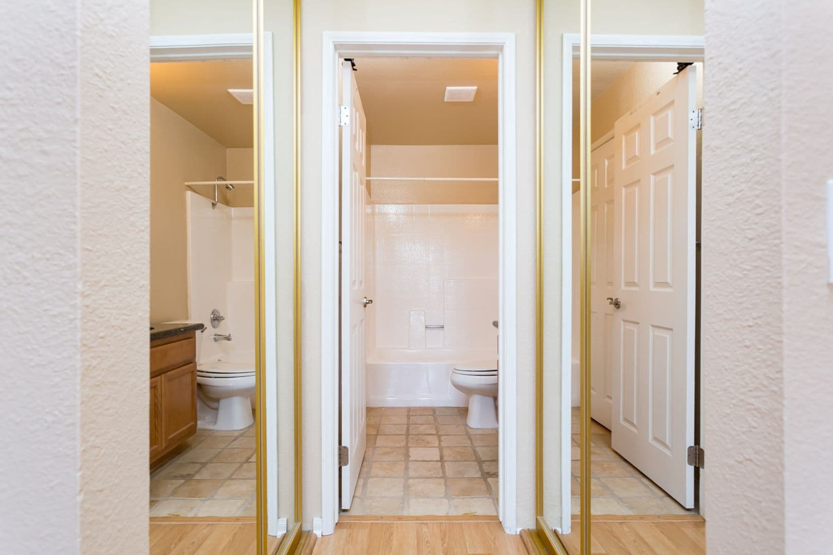 San Diego House: 7160 Shoreline Dr. #4314