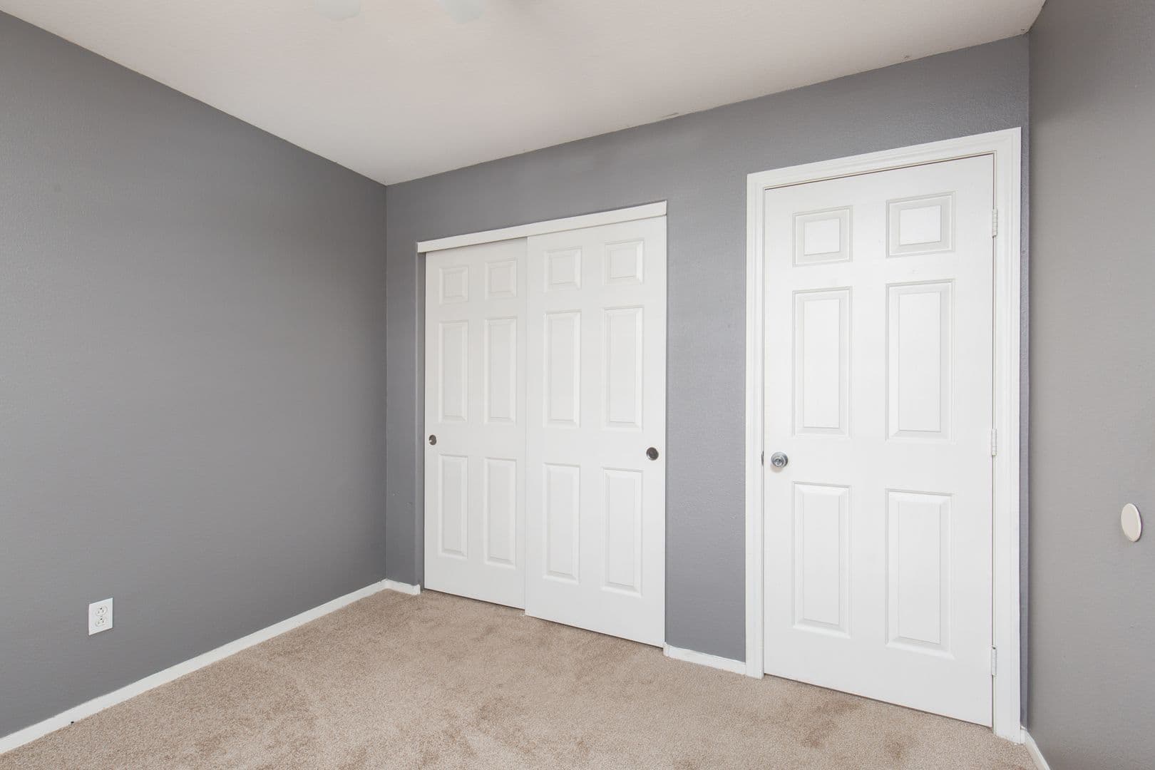 Henderson House: 725 Smokey Mountain Ave