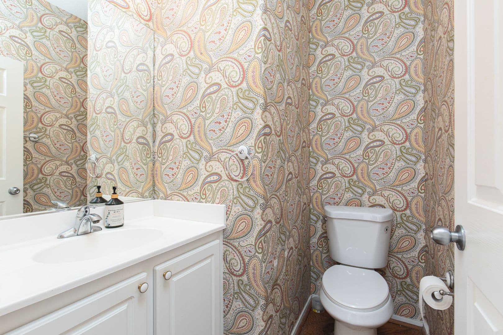 Henderson House: 725 Smokey Mountain Ave