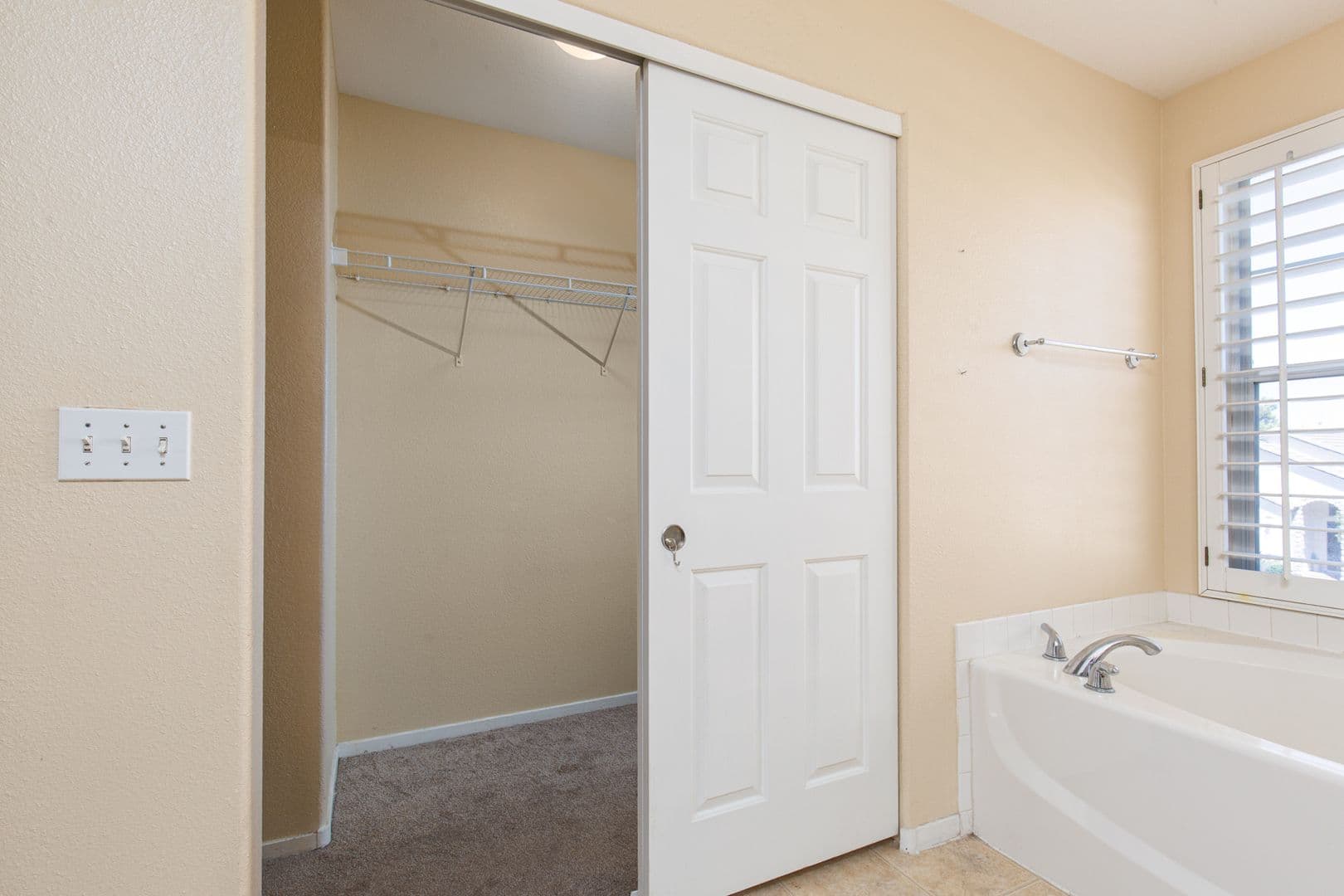 Henderson House: 725 Smokey Mountain Ave