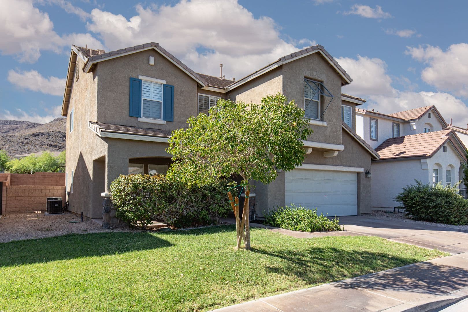 Henderson House: 725 Smokey Mountain Ave