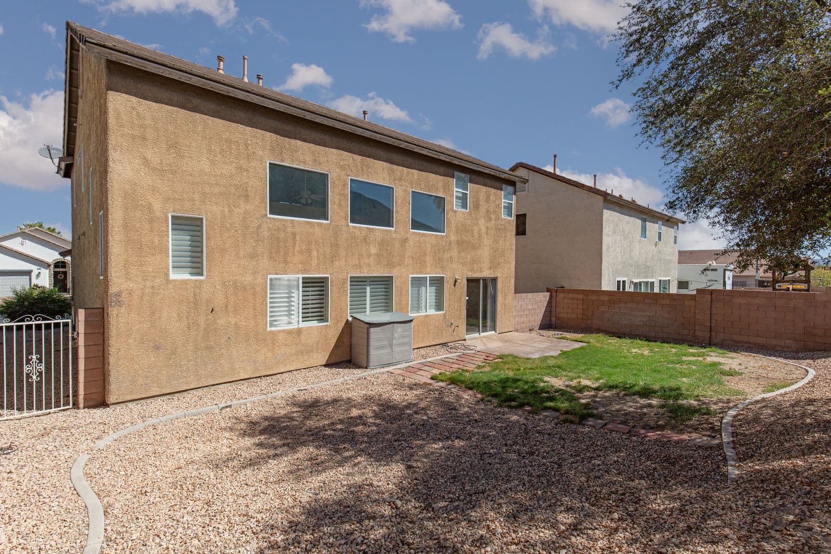 Henderson House: 725 Smokey Mountain Ave