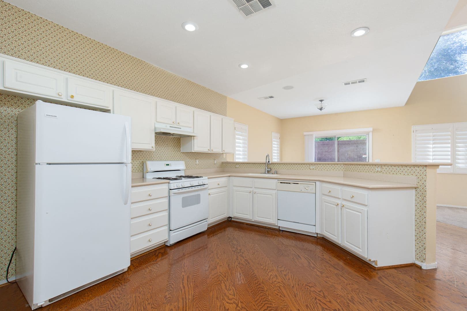 Henderson House: 725 Smokey Mountain Ave