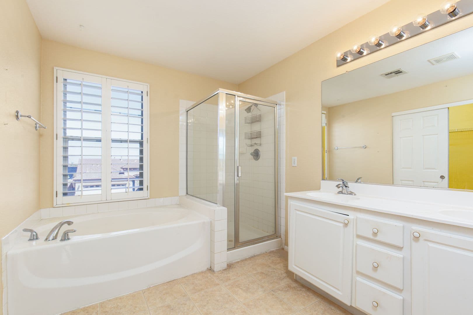 Henderson House: 725 Smokey Mountain Ave
