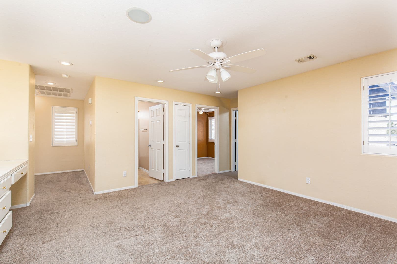 Henderson House: 725 Smokey Mountain Ave