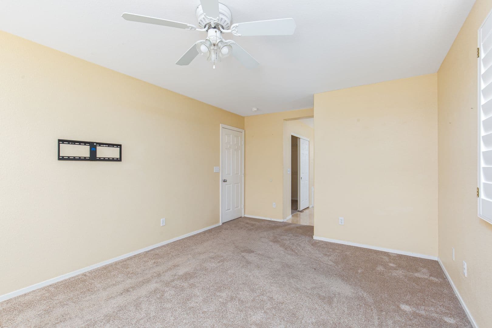 Henderson House: 725 Smokey Mountain Ave