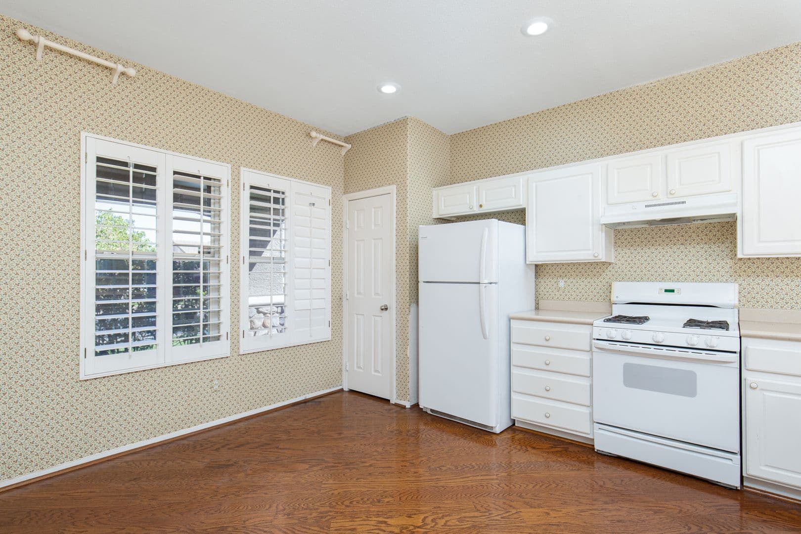 Henderson House: 725 Smokey Mountain Ave