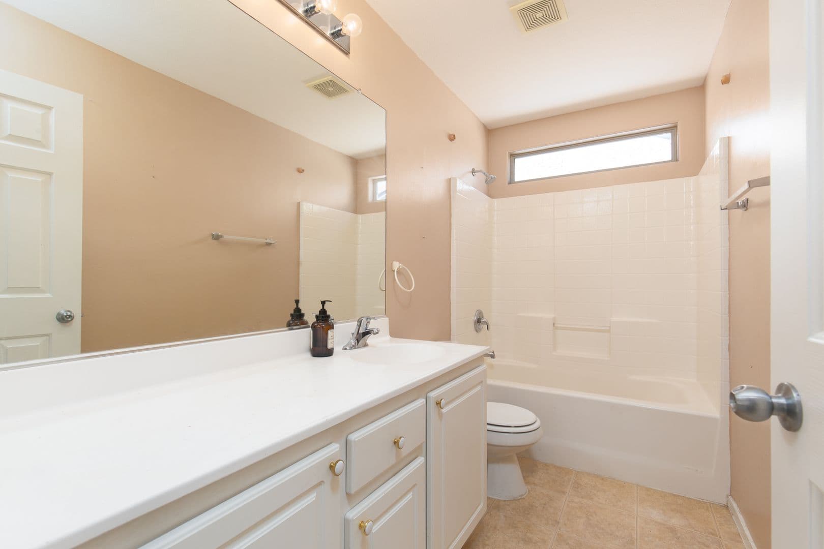 Henderson House: 725 Smokey Mountain Ave