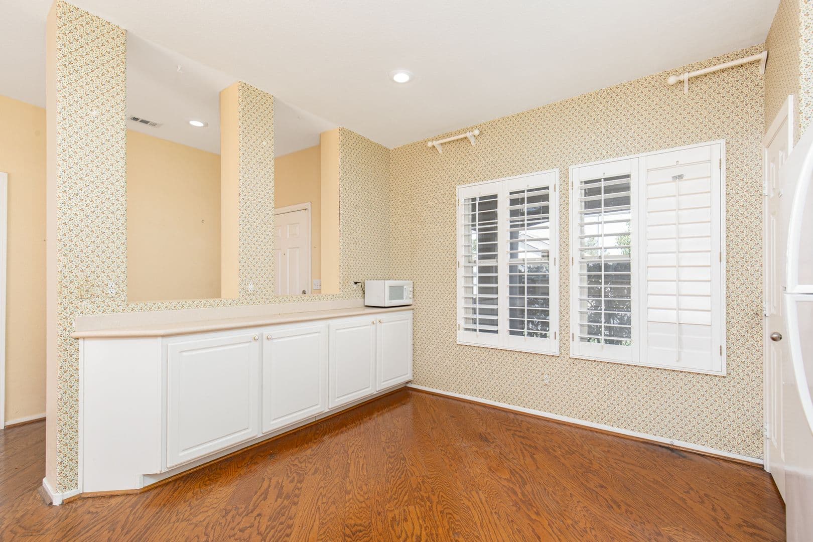 Henderson House: 725 Smokey Mountain Ave