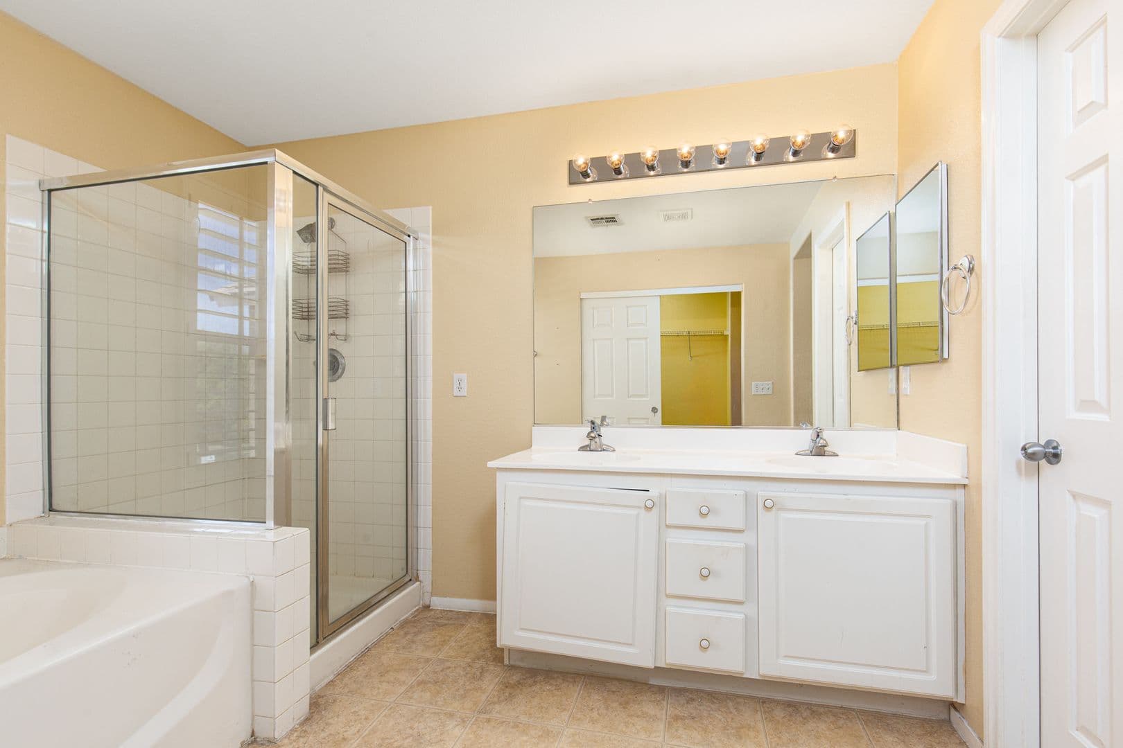 Henderson House: 725 Smokey Mountain Ave