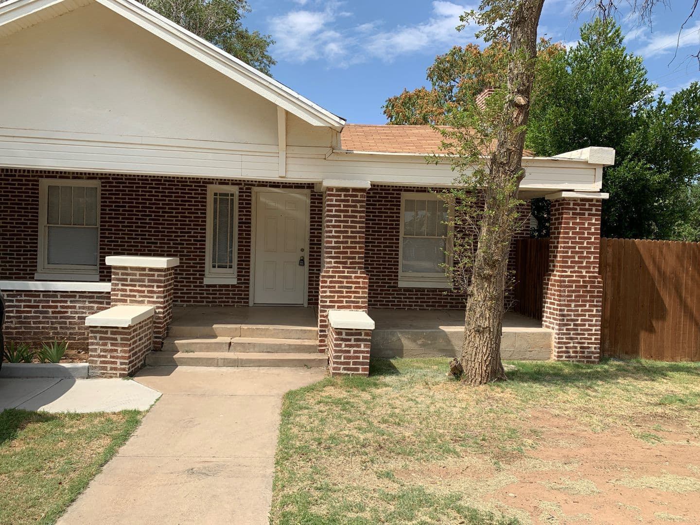 Lubbock Apartment: 2302 14th St