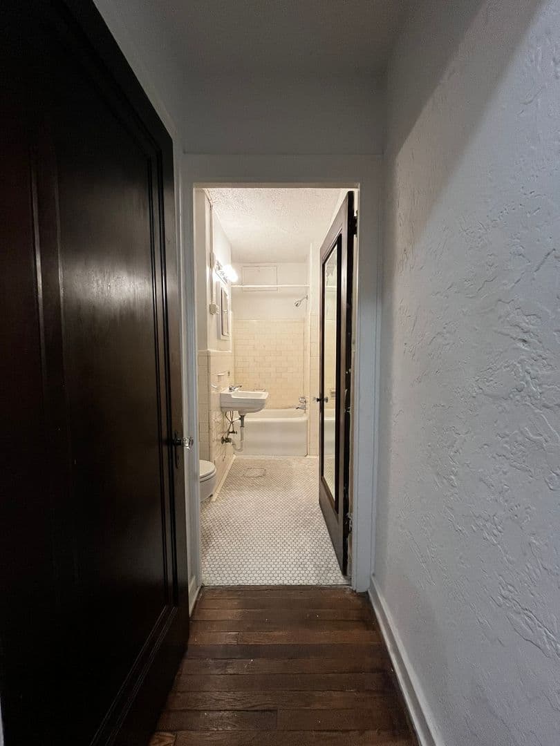 Pittsburgh Apartment: 225 Melwood Avenue