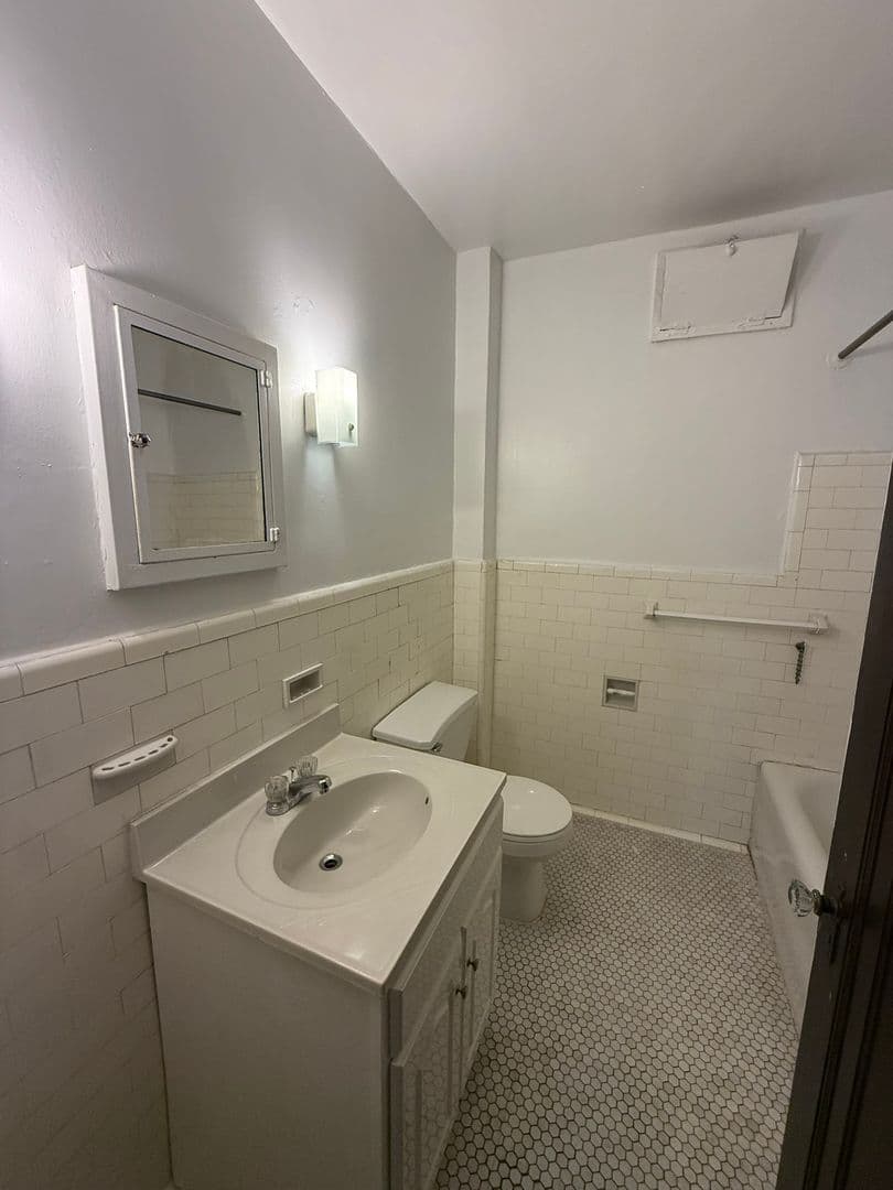 Pittsburgh Apartment: 225 Melwood Avenue