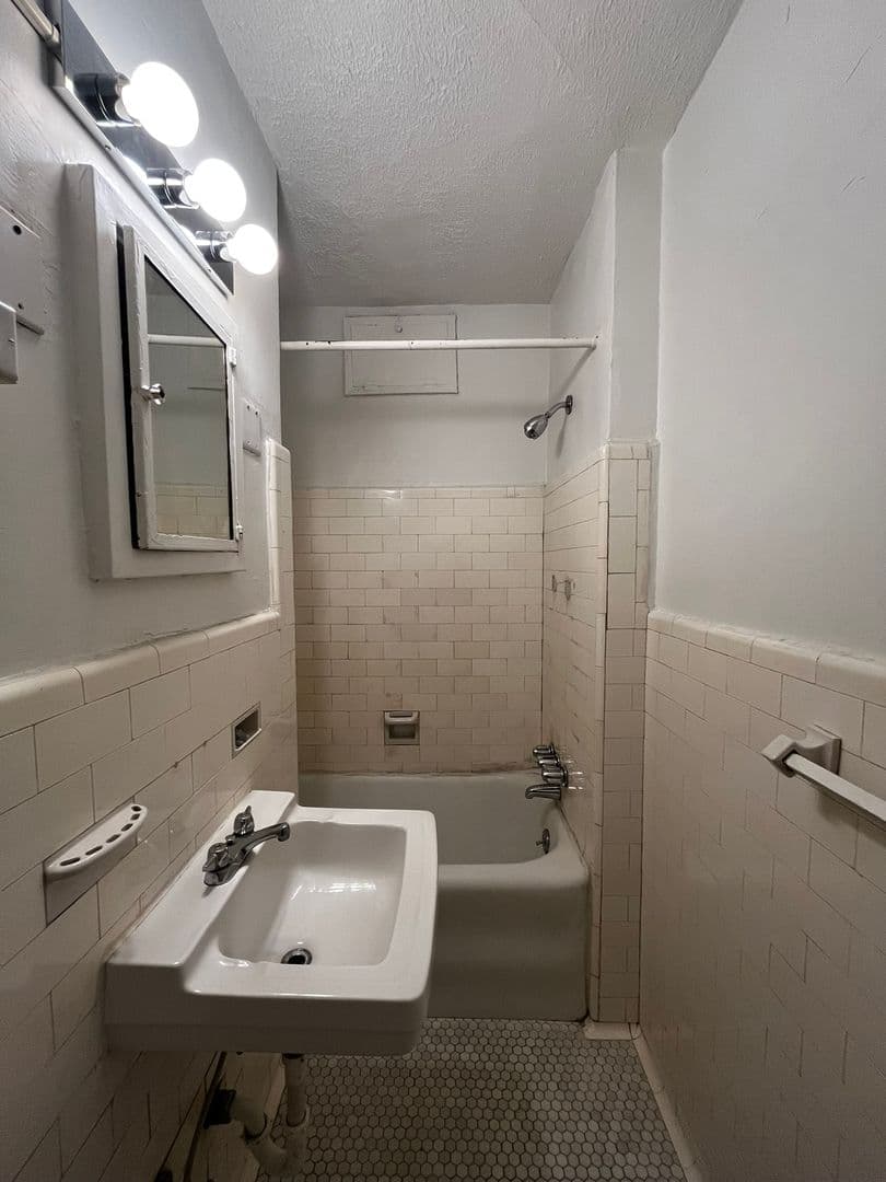 Pittsburgh Apartment: 225 Melwood Avenue